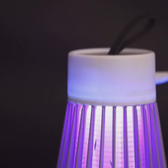 Lampe anti-moustique ultra efficace contre les moustiques tigres et les moustiques classiques, pour sauver votre été et profiter de vos soirées sans stress ni piqûres.