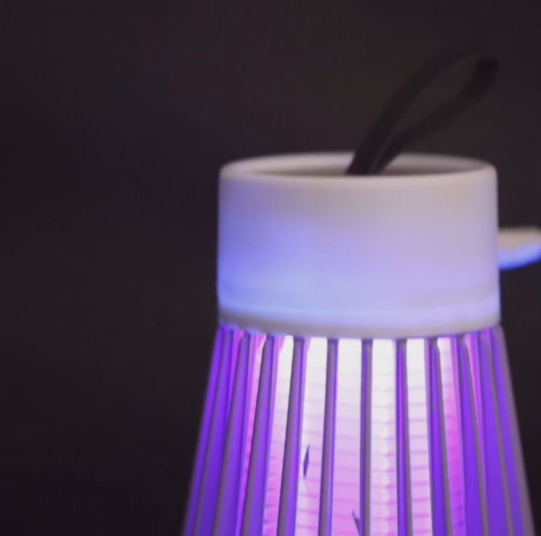 Lampe anti-moustique ultra efficace contre les moustiques tigres et les moustiques classiques, pour sauver votre été et profiter de vos soirées sans stress ni piqûres.